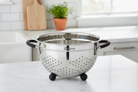 Colador Cuisinox con patas y asas de goma